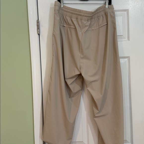Athleta women’s size 16  Beige Drawstring capris - Picture 3 of 5